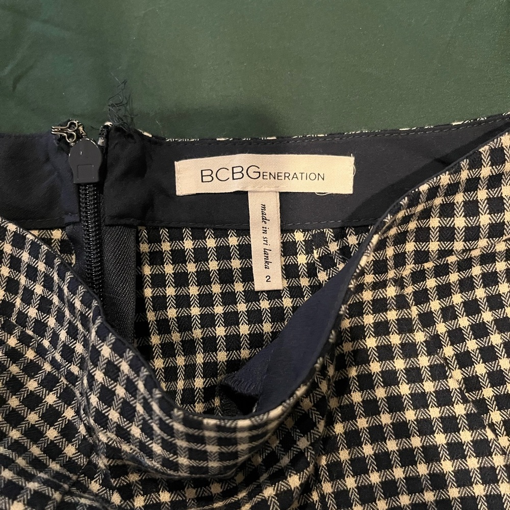 Navy and white checkered BCBG ankle length trousers - Picture 2 of 4